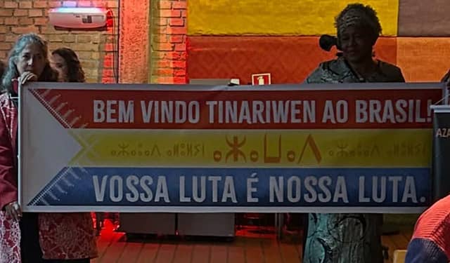 Do deserto ao Sesc Pompeia, Tinariwen faz da guitarra uma língua sem fronteiras em passagem sold out por São Paulo