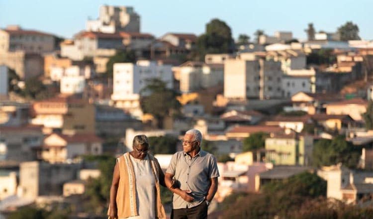 Cinema: “Se Eu Fosse Vivo… Vivia”, de André Novais Oliveira, destrincha a dor oriunda da perda de um grande amor